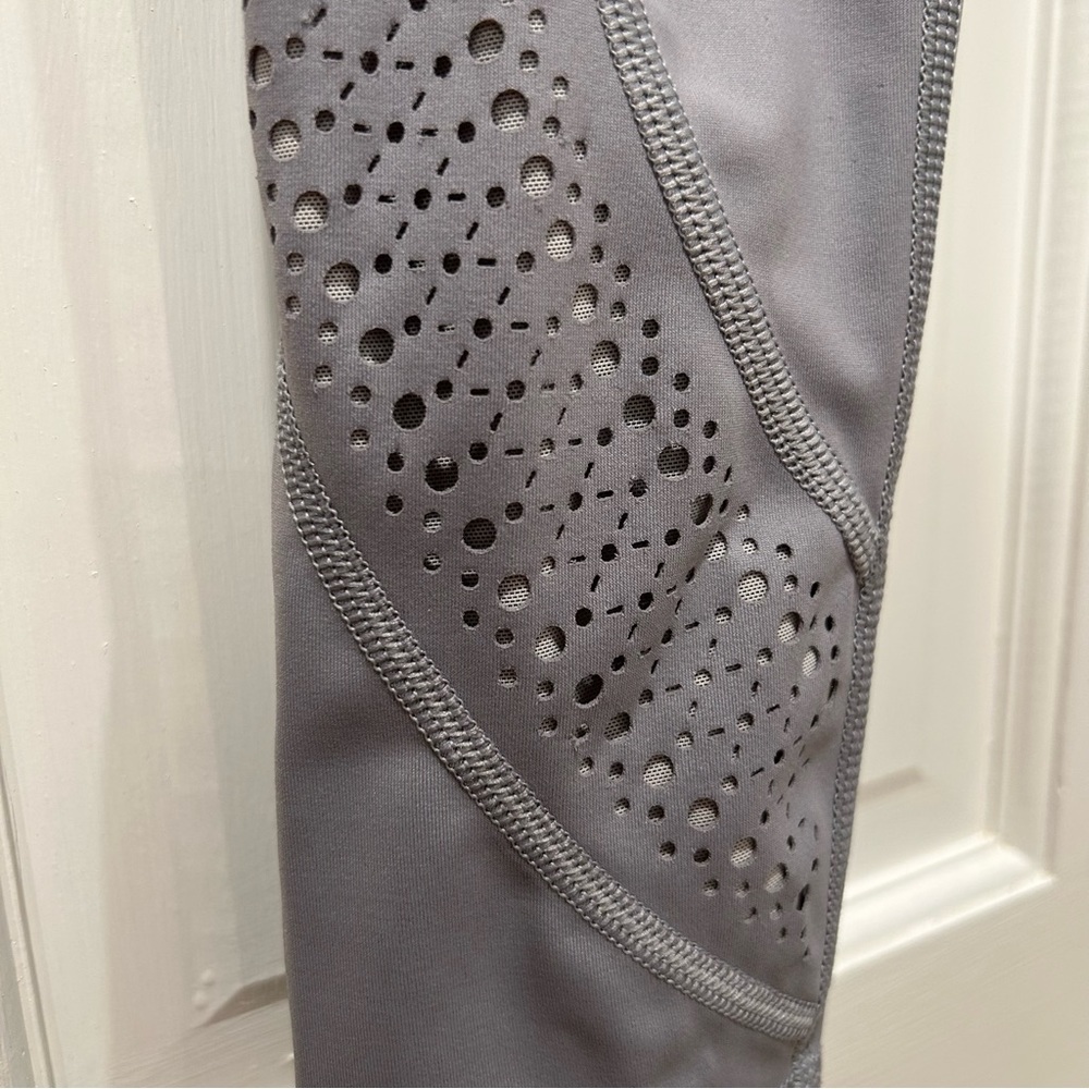 Victoria’s Secret Sport Athletic Gym Yoga Gray Perforated Sides Leggings XS